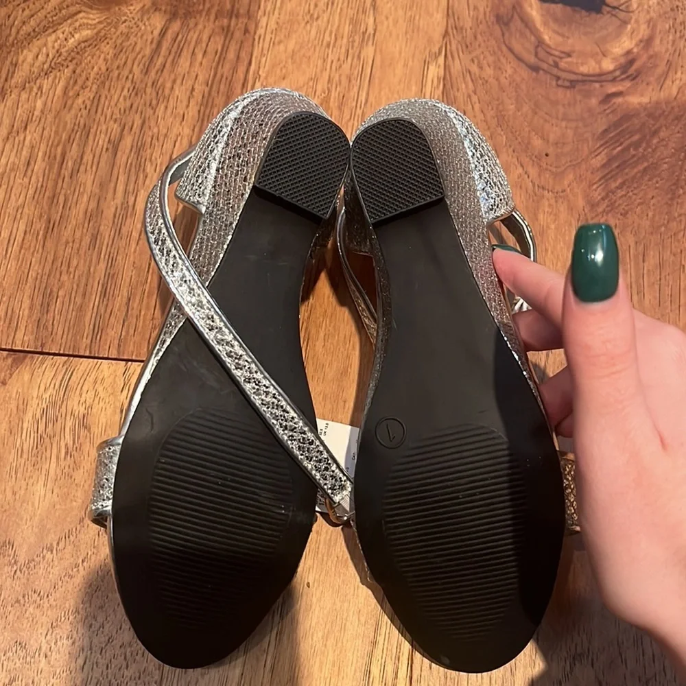 NWT Basic Editions Girl’s Silver Heels Size 1